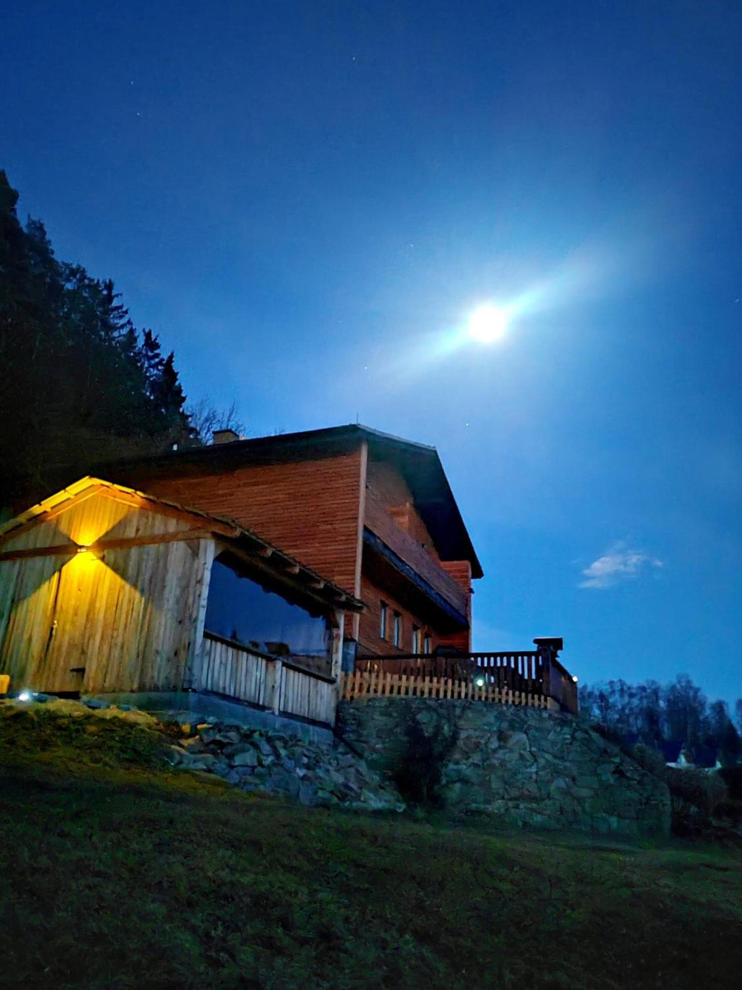 Lodge Pod Houbovym Vrchem 2 Horní Planá